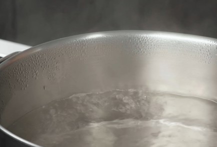 Фото шага рецепта Запеканка из яичной лапши c курицей 173512 шаг 8  