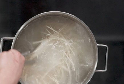 Фото шага рецепта Запеканка из яичной лапши c курицей 173512 шаг 9  