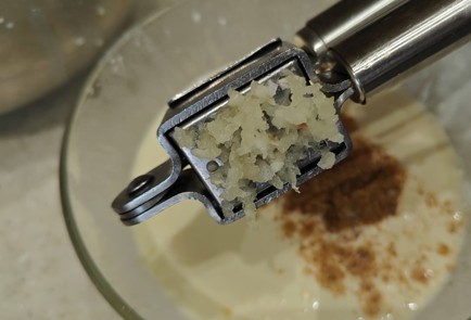 Фото шага рецепта Запеканка с капустой и куриными бедрышками 189852 шаг 10  