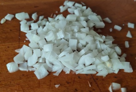 Фото шага рецепта Запеканка с капустой и куриными бедрышками 189852 шаг 2  