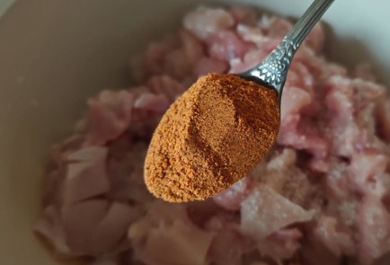 Фото шага рецепта Запеканка с капустой и куриными бедрышками 189852 шаг 3  