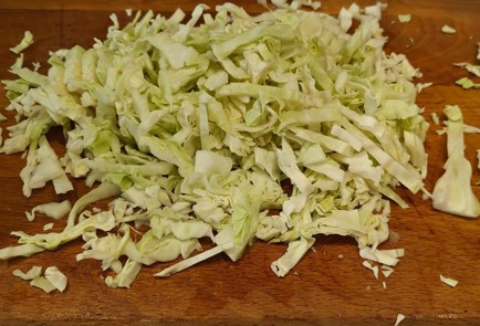 Фото шага рецепта Запеканка с капустой и куриными бедрышками 189852 шаг 6  