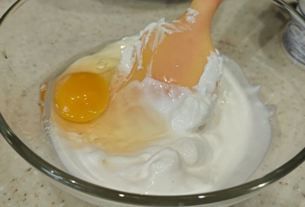 Фото шага рецепта Запеканка с капустой и куриными бедрышками 189852 шаг 9  