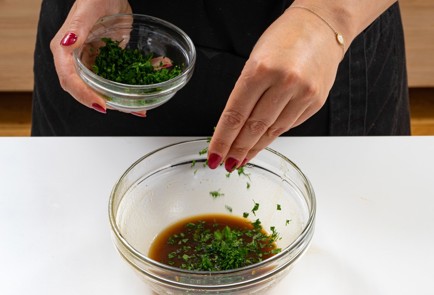 Фото шага рецепта Заправка для свежего салата из дачных овощей 174036 шаг 9  