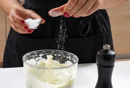 Фото шага рецепта Заправка из феты с мятой для салата со свежими огурцами 174037 шаг 8  