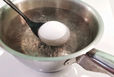 Фото шага рецепта Заправка к салату Цезарь 31130 шаг 2  