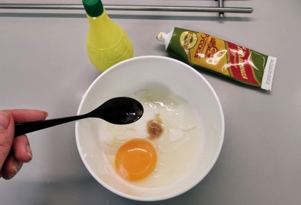 Фото шага рецепта Заправка к салату Цезарь 31130 шаг 6  