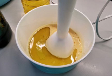 Фото шага рецепта Заправка к салату Цезарь 31130 шаг 7  