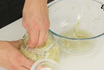 Фото шага рецепта Квашеная капуста зауэркраут 93980 шаг 7  