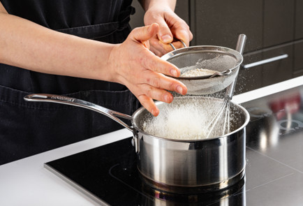 Фото шага рецепта Заварной торт Карпатка 191435 шаг 10  