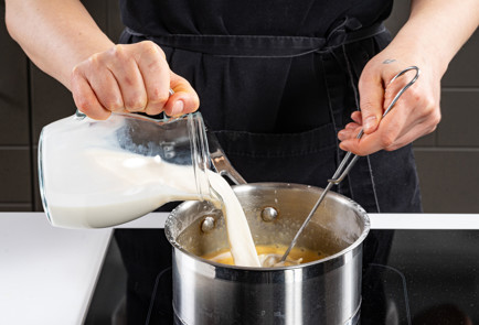 Фото шага рецепта Заварной торт Карпатка 191435 шаг 5  