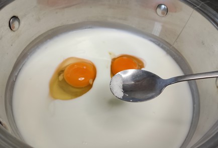 Фото шага рецепта Заварные блины на кефире 191300 шаг 2