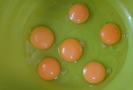 Фото шага рецепта Заварные блины с творожной начинкой 188763 шаг 2