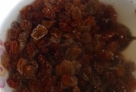 Фото шага рецепта Завитушки с корицей и изюмом 152576 шаг 2  