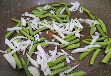 Фото шага рецепта Завтрак из лаваша со спаржевой фасолью 189974 шаг 3