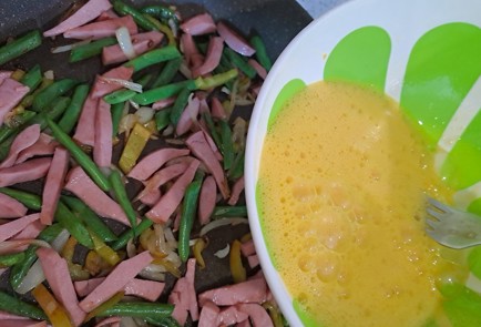 Фото шага рецепта Завтрак из лаваша со спаржевой фасолью 189974 шаг 8