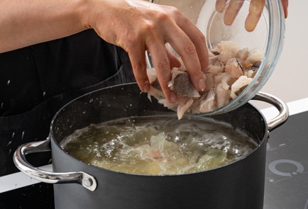 Фото шага рецепта Зеленые щи с хеком 186380 шаг 10  