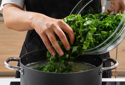 Фото шага рецепта Зеленые щи с хеком 186380 шаг 11  