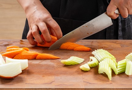 Фото шага рецепта Зеленые щи с хеком 186380 шаг 3  