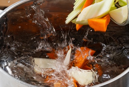 Фото шага рецепта Зеленые щи с хеком 186380 шаг 4  