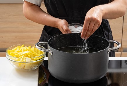 Фото шага рецепта Зеленые щи с хеком 186380 шаг 9  