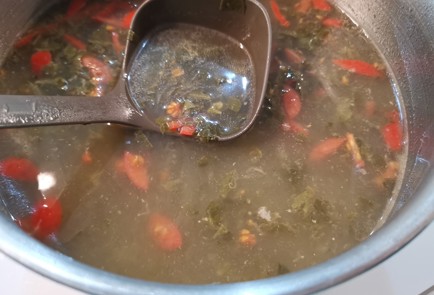 Фото шага рецепта Зеленые щи с перепелкой 191405 шаг 10  