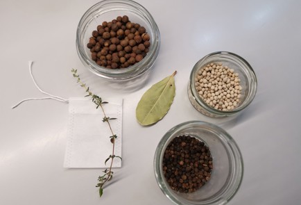 Фото шага рецепта Зеленые щи с перепелкой 191405 шаг 4  