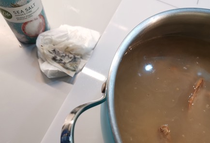 Фото шага рецепта Зеленые щи с перепелкой 191405 шаг 7  