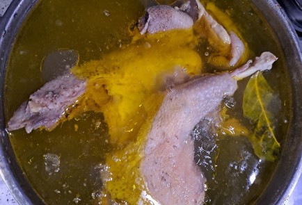 Фото шага рецепта Зеленый борщ на курином бульоне со свеклой 190328 шаг 2  