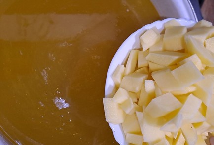 Фото шага рецепта Зеленый борщ на курином бульоне со свеклой 190328 шаг 5  