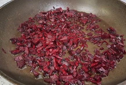 Фото шага рецепта Зеленый борщ на курином бульоне со свеклой 190328 шаг 6  