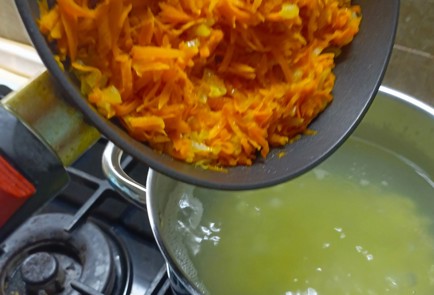 Фото шага рецепта Зеленый борщ со щавелем 186748 шаг 5  