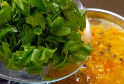 Фото шага рецепта Зеленый борщ со щавелем 186748 шаг 9  