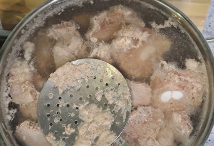 Фото шага рецепта Зеленый борщ со свиными ребрами 186482 шаг 3  