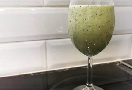 Фото шага рецепта Зеленый смузи на кефире 173682 шаг 11  