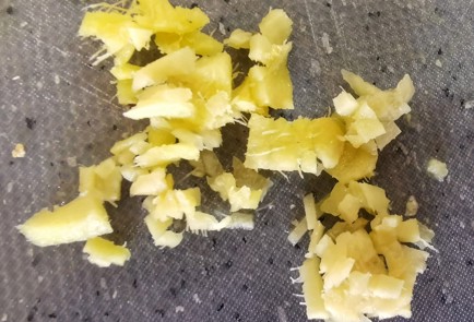 Фото шага рецепта Зеленый смузи на кефире 173682 шаг 2  