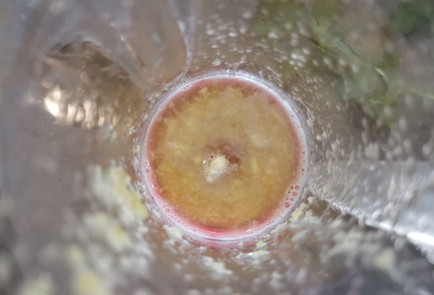 Фото шага рецепта Зеленый смузи на кефире 173682 шаг 4  