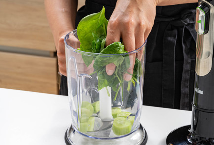 Фото шага рецепта Зеленый смузи с огурцом и шпинатом 189506 шаг 4  