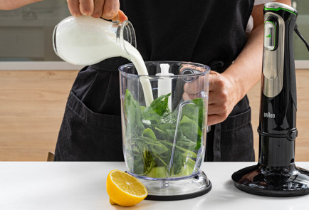 Фото шага рецепта Зеленый смузи с огурцом и шпинатом 189506 шаг 5  