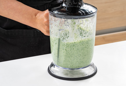 Фото шага рецепта Зеленый смузи с огурцом и шпинатом 189506 шаг 6  