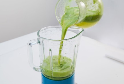 Фото шага рецепта Зеленый смузи со шпинатом и ананасом 80081 шаг 3  