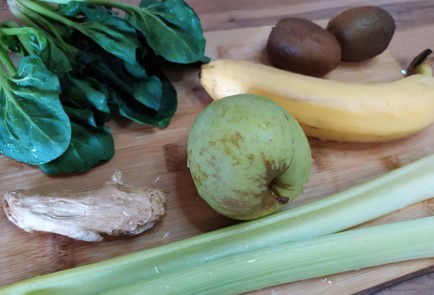 Фото шага рецепта Зеленый смузи 188937 шаг 1  