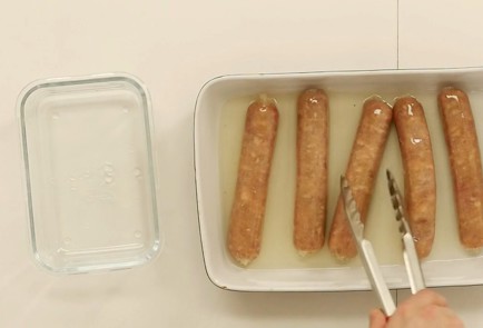 Фото шага рецепта Сосиски в кляре Жаба в норке 125294 шаг 3  