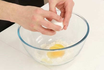 Фото шага рецепта Сосиски в кляре Жаба в норке 125294 шаг 5  