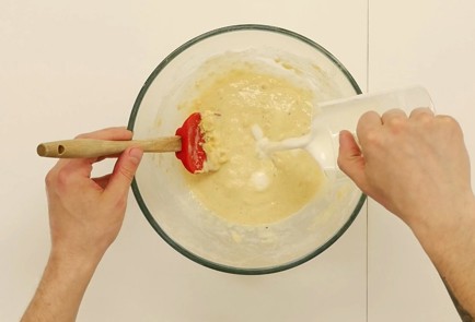 Фото шага рецепта Сосиски в кляре Жаба в норке 125294 шаг 6  