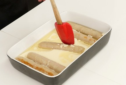 Фото шага рецепта Сосиски в кляре Жаба в норке 125294 шаг 7  