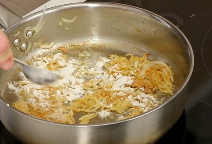 Фото шага рецепта Сосиски в кляре Жаба в норке 125294 шаг 9  