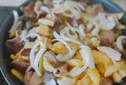 Фото шага рецепта Жареха с лесными грибами 174560 шаг 10  