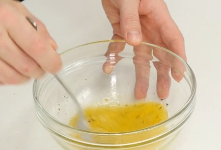 Фото шага рецепта Жареная камбала со сливочным маслом 53038 шаг 2