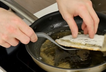 Фото шага рецепта Жареная камбала со сливочным маслом 53038 шаг 7